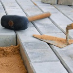 Инструменты, необходимые для укладки тротуарной плитки